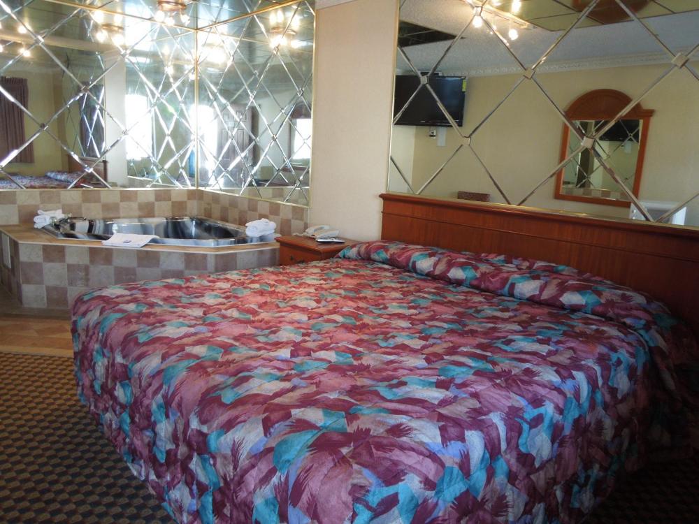 King Room with Hot Tub interior